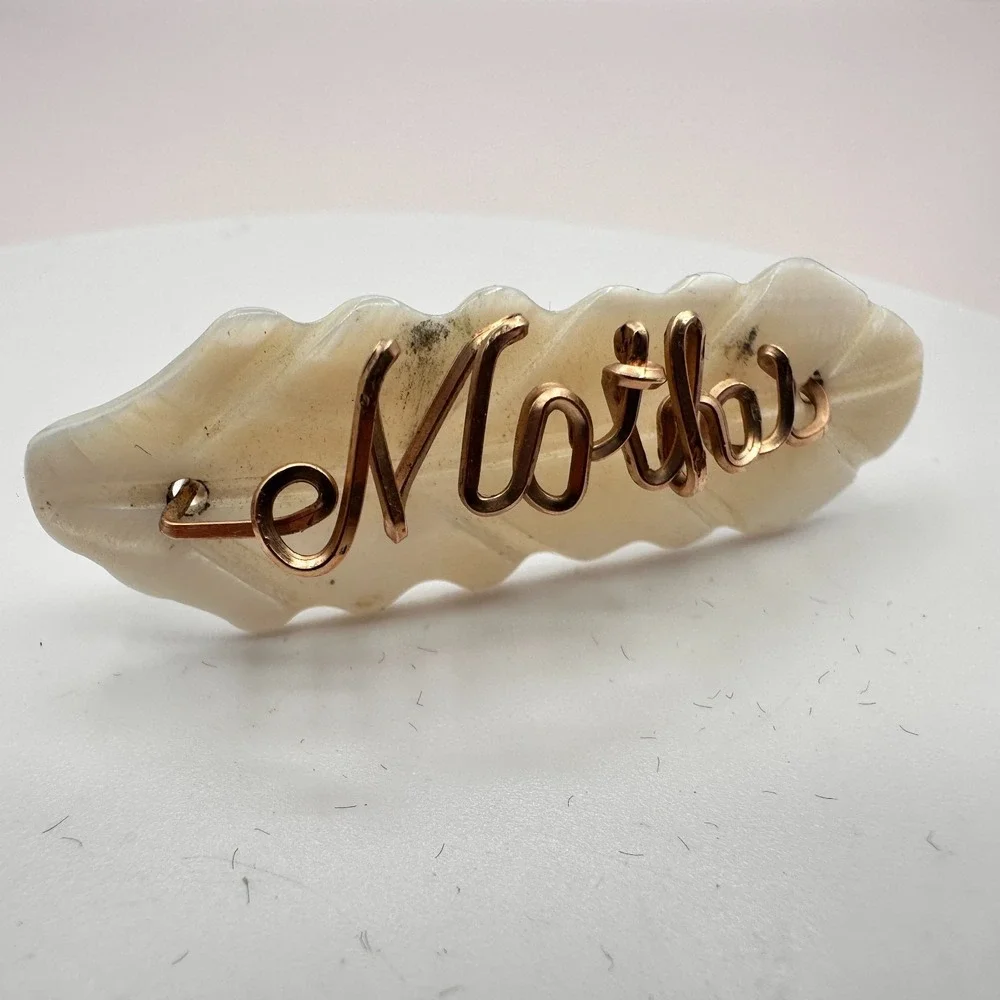 VTG 90s Script Mother Gold Tone Wire Wrapped Mother of Pearl Shell Brooch‎ Pin